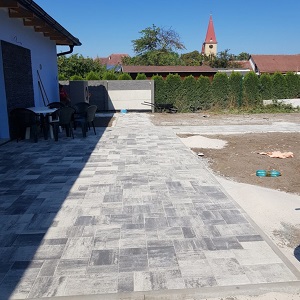 Příprava a násĺedná pokládka zámkové dlažby